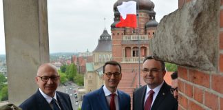 Dzień Flagi premier Morawiecki