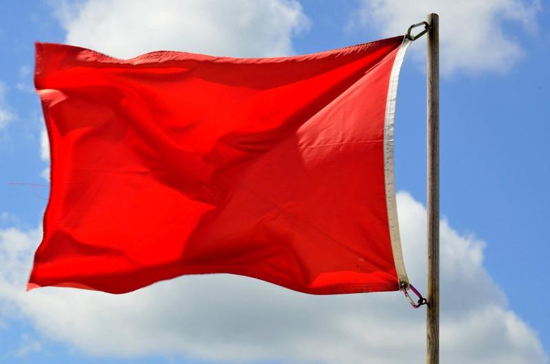 Czerwona flaga dla kąpieliska w Dąbiu