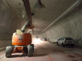 Prace wykończeniowe na placu budowy tunelu w Świnoujściu
