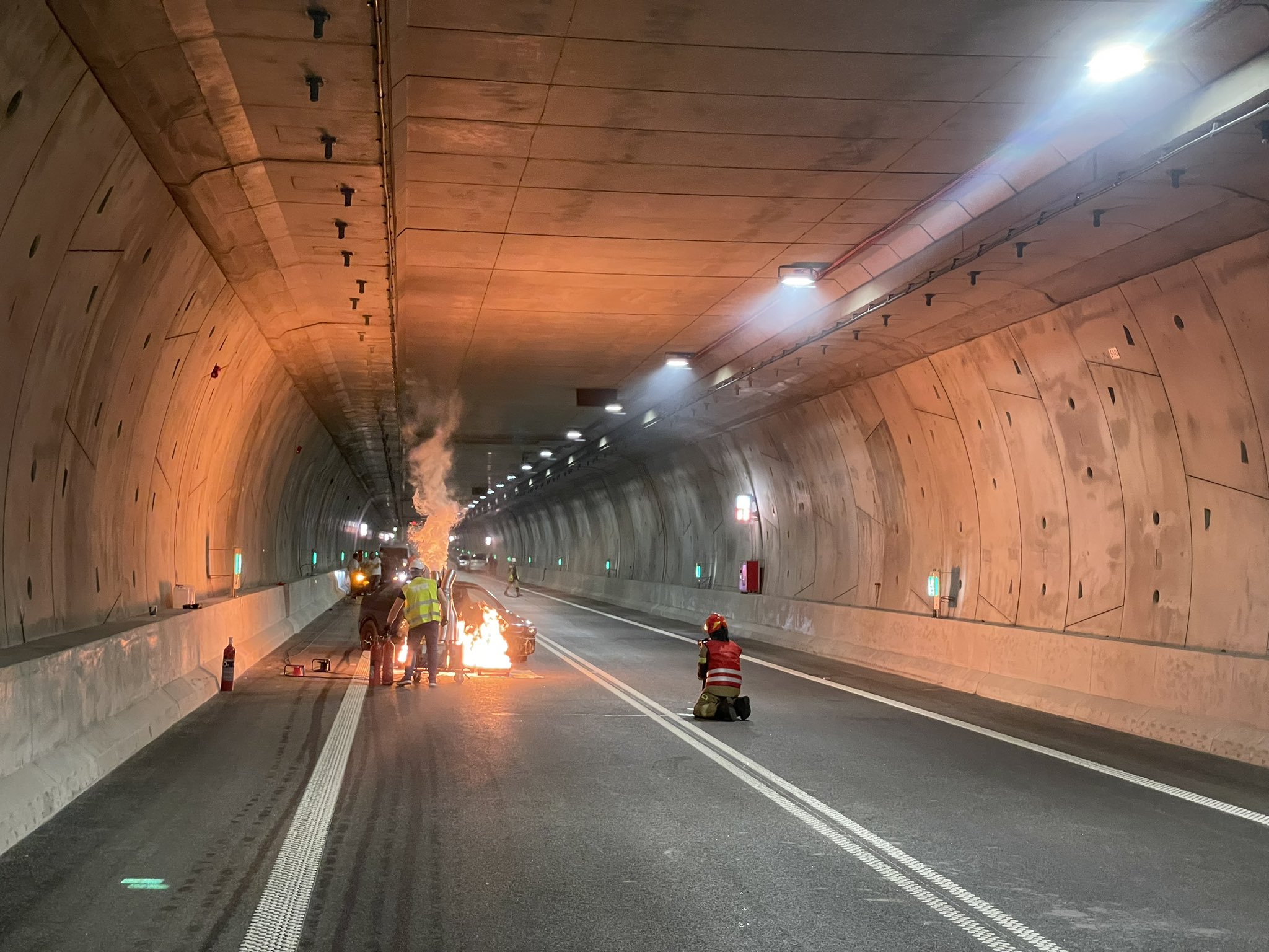 Przed otwarciem tunelu przeprowadzono symulację wypadku drogowego