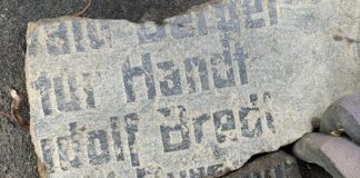 Odnaleziono fragmenty płyt z nazwiskami poległych mieszkańców Skolwina